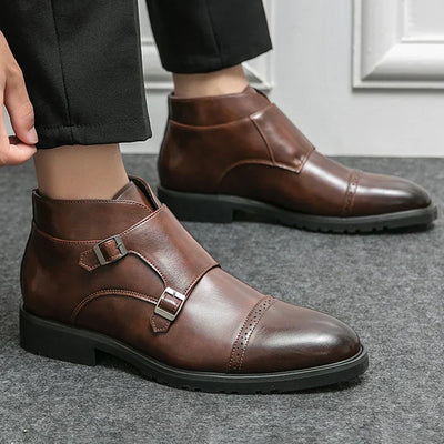 Botas de cuero con cierre de hebilla