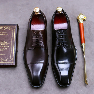 Zapatos elegantes de cuero