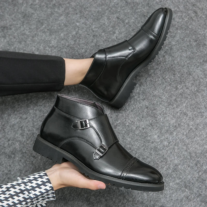 Botas de cuero con cierre de hebilla