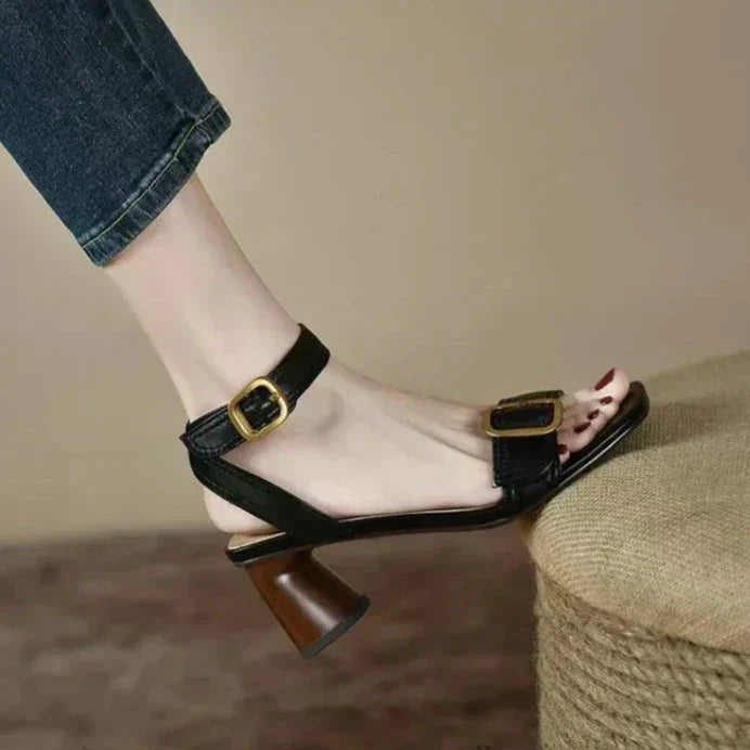 Naomi Elegantes Mary Janes