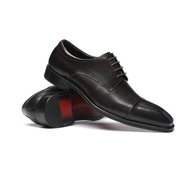 Zapatos elegantes de cuero