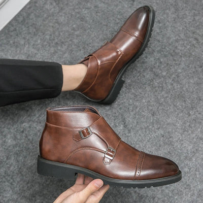 Botas de cuero con cierre de hebilla