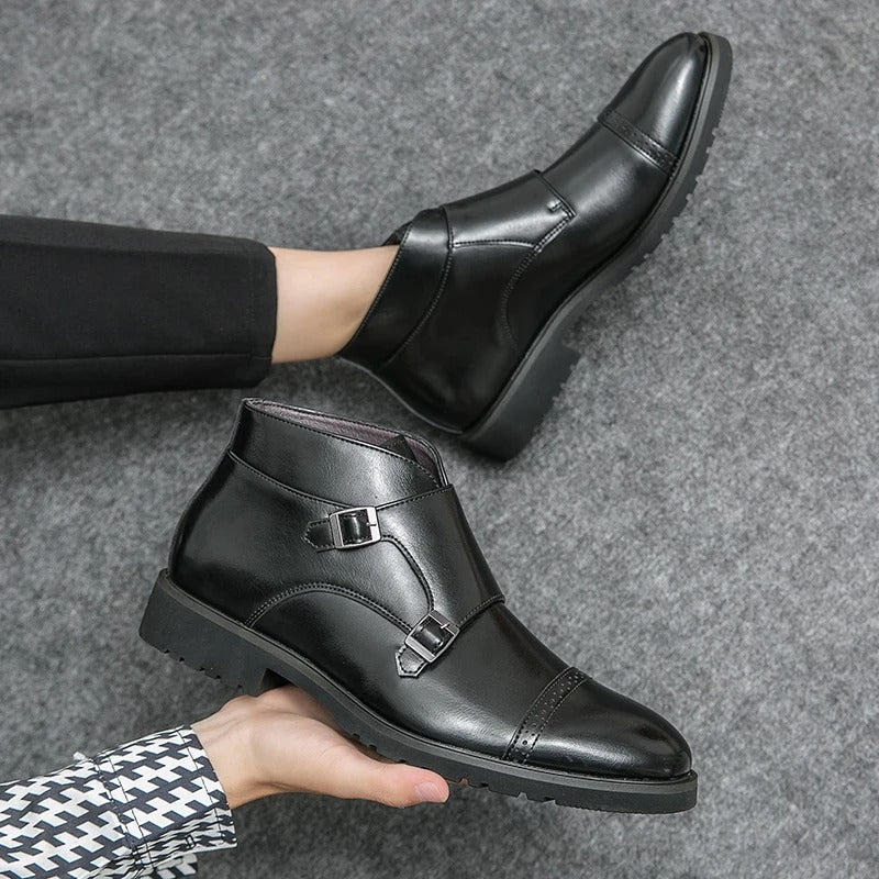 Botas de cuero con cierre de hebilla